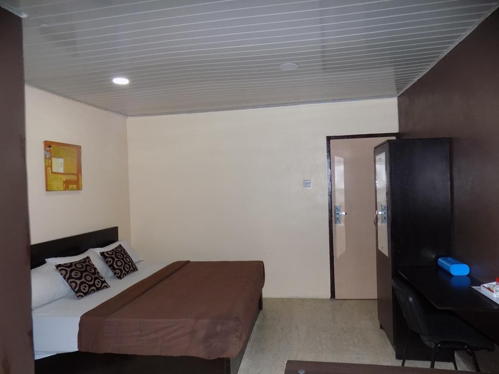 Posh Apartments And Hotel Ikeja Exterior foto