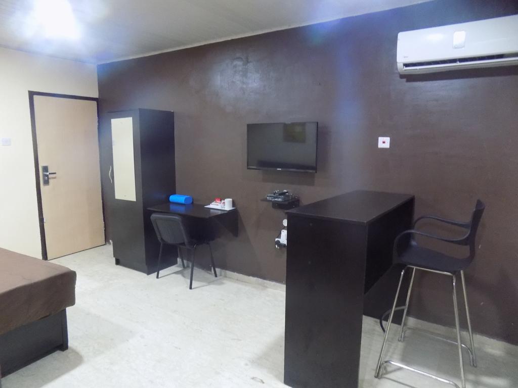 Posh Apartments And Hotel Ikeja Exterior foto