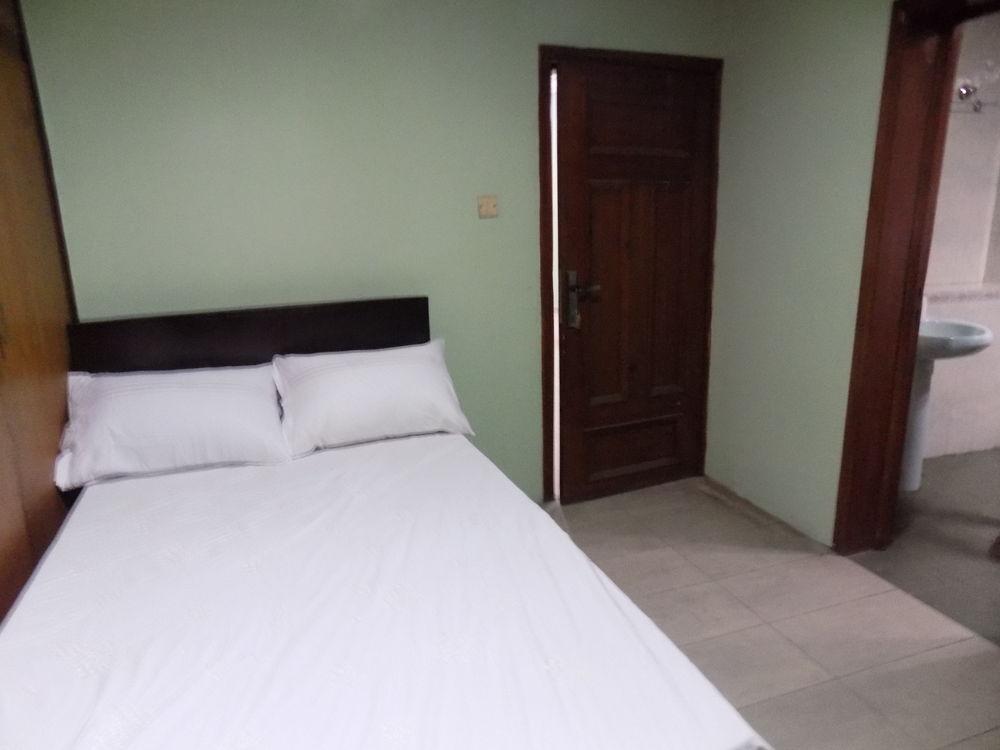 Posh Apartments And Hotel Ikeja Exterior foto