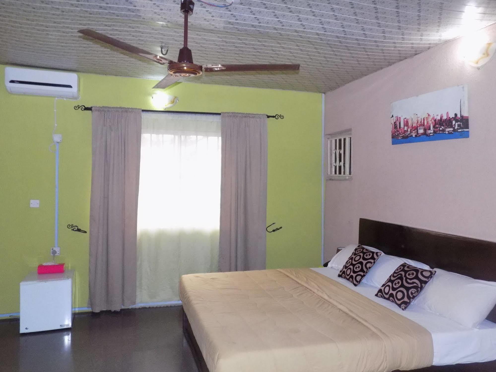 Posh Apartments And Hotel Ikeja Exterior foto