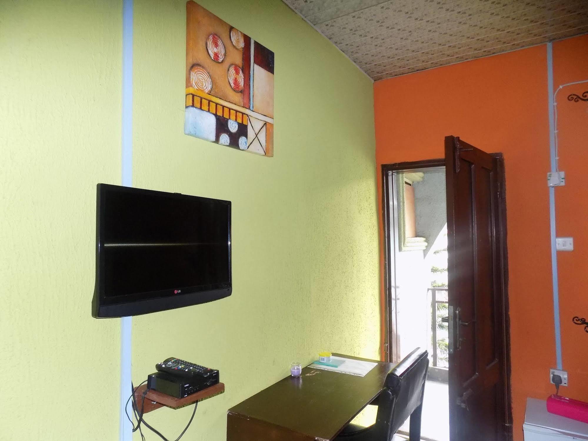 Posh Apartments And Hotel Ikeja Exterior foto