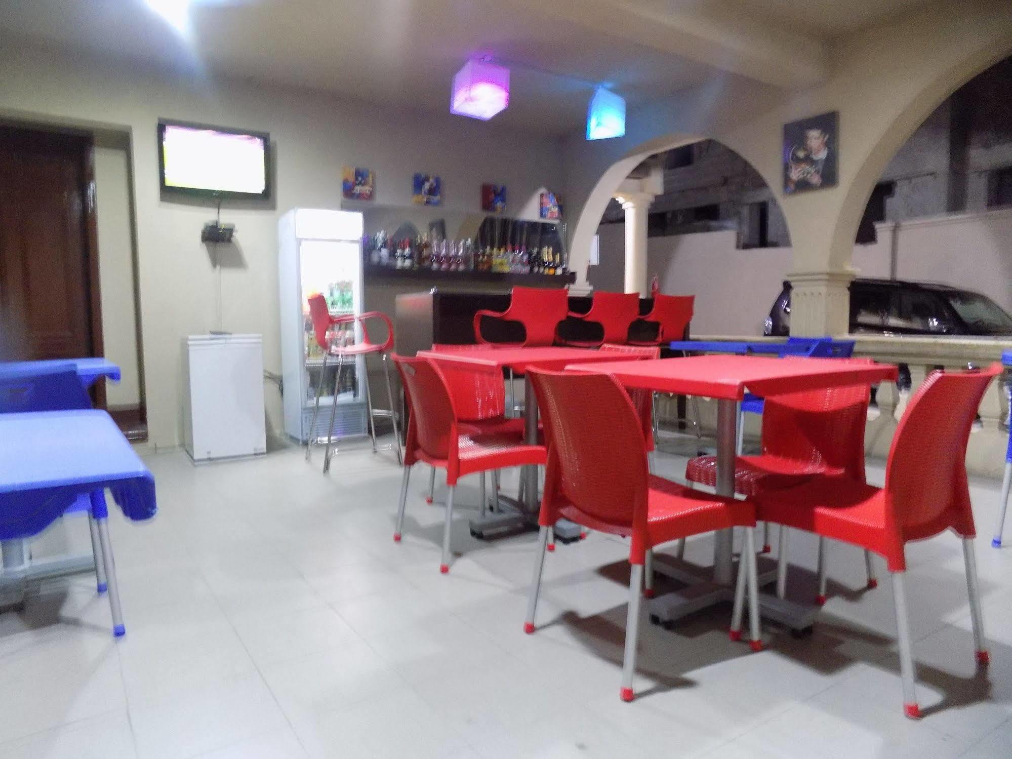 Posh Apartments And Hotel Ikeja Exterior foto