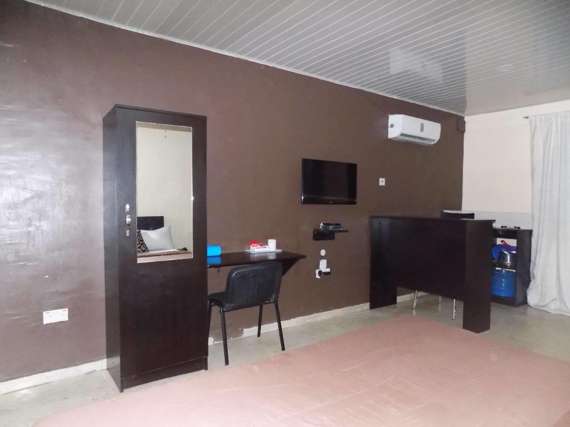 Posh Apartments And Hotel Ikeja Exterior foto